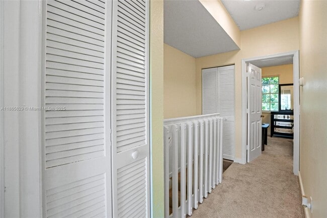 Building Photo - 8031 Sanibel Dr
