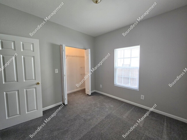 Building Photo - 2874 Sylvan Rd