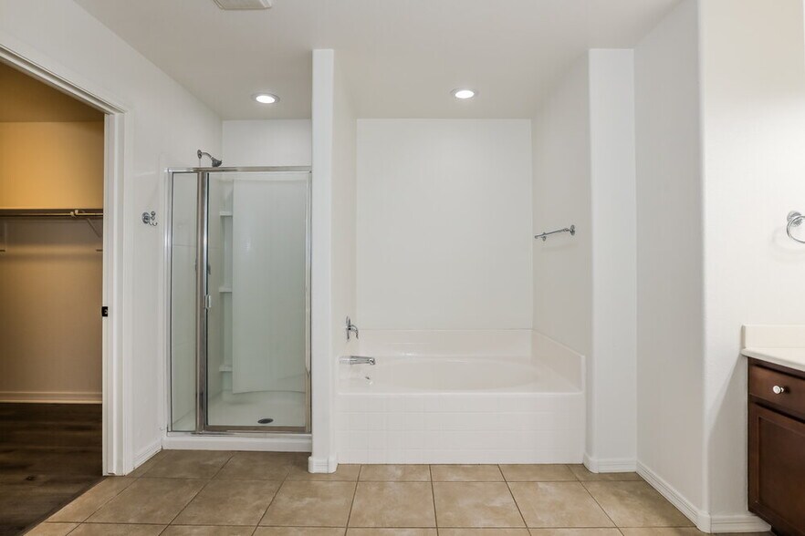 Building Photo - 4393 W Crescent Rd