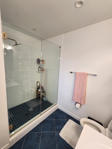 Building Photo - 1500 N American St