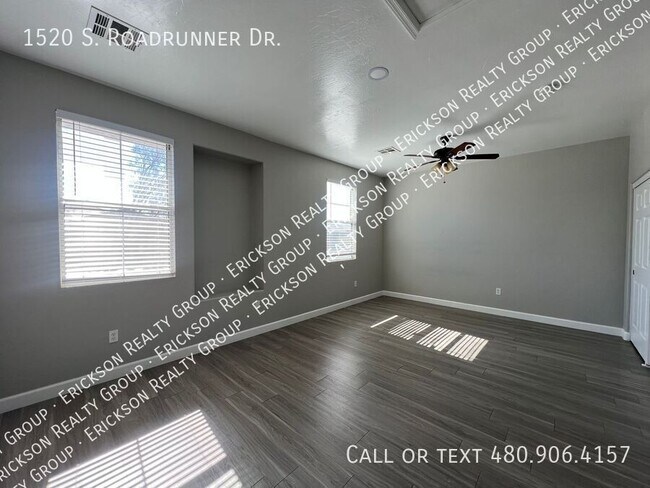 Building Photo - 1520 S Roadrunner Dr