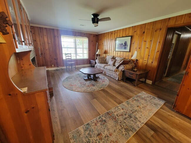 Building Photo - Beautiful Country home in Lakeland