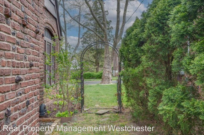 Building Photo - 5 br, 3.5 bath House - 156 Chittenden Avenue