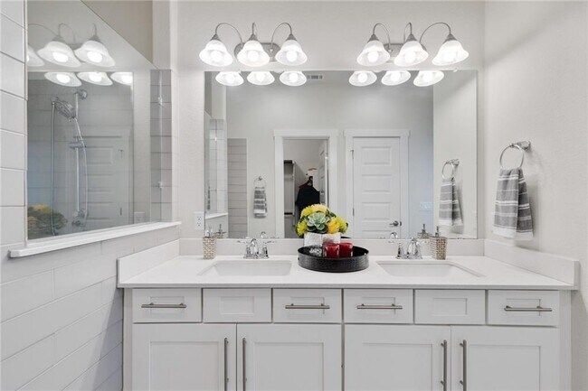 Building Photo - 9507 Gynerium Dr