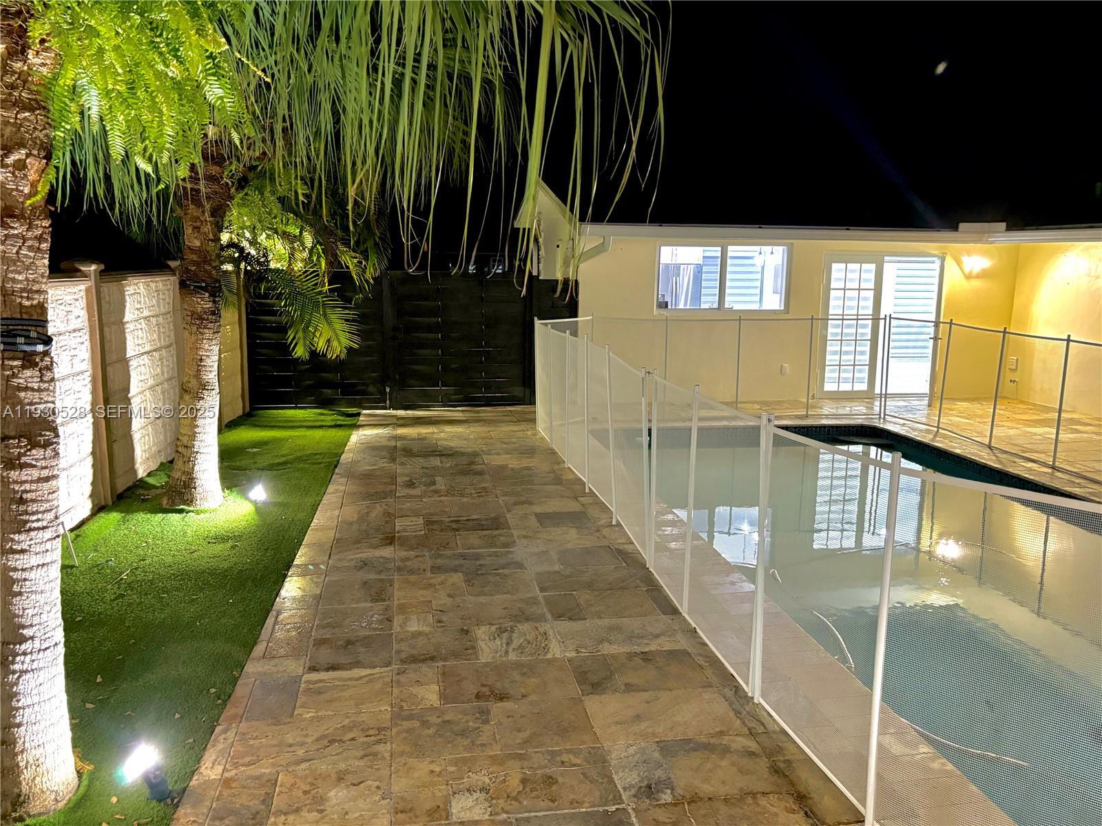 Building Photo - 18632 SW 93rd Ct