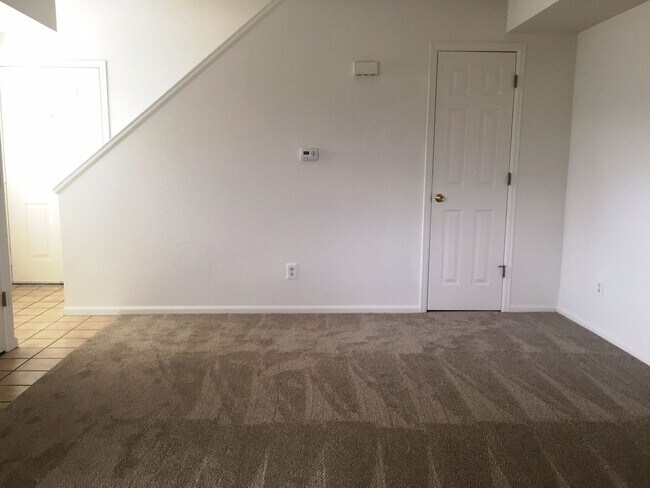 Building Photo - 2-Bedroom Condo in Northeast Boulder's Kin...