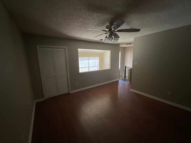 Building Photo - 107 Coulee Dr
