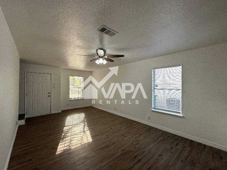 Building Photo - 9846 Alisa Brooke