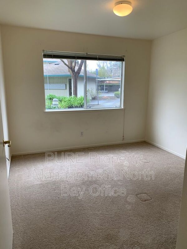 Building Photo - 2155 Meadowbrook Ct