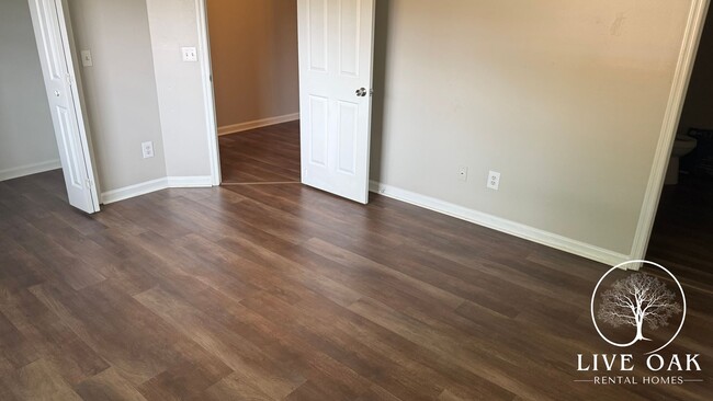 Building Photo - ENJOY A $500 MOVE-IN CREDIT WHEN YOU LEASE TODAY!**