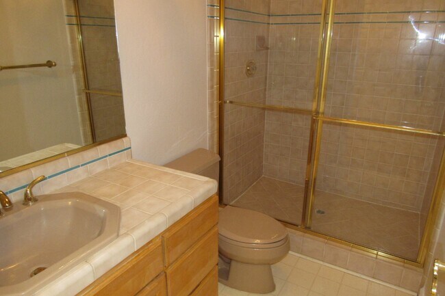 Building Photo - Gorgeous Custom Pleasanton Home in Great Location