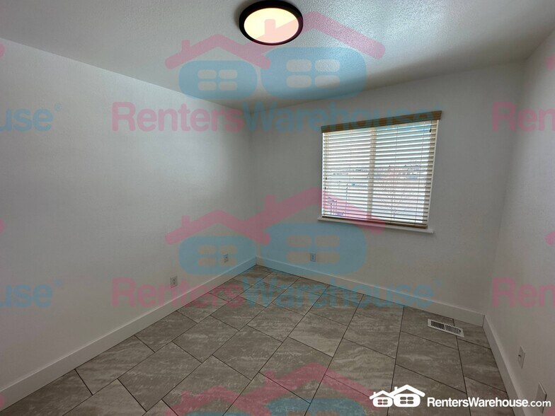 Building Photo - 405 E 475 N