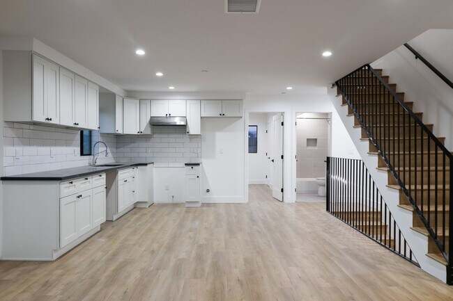 Building Photo - 4647 Pickford St