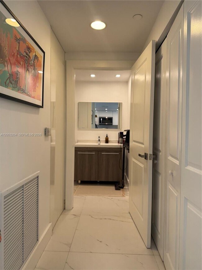 Building Photo - 1250 S Miami Ave