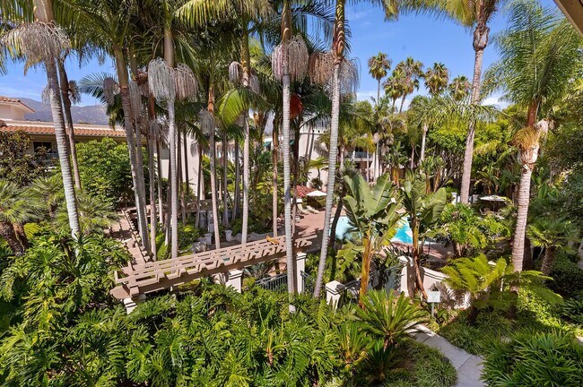 Building Photo - RARELY offered! Top floor three bedroom 2.5 bath El Escorial condo, fully furnished at East Beach.