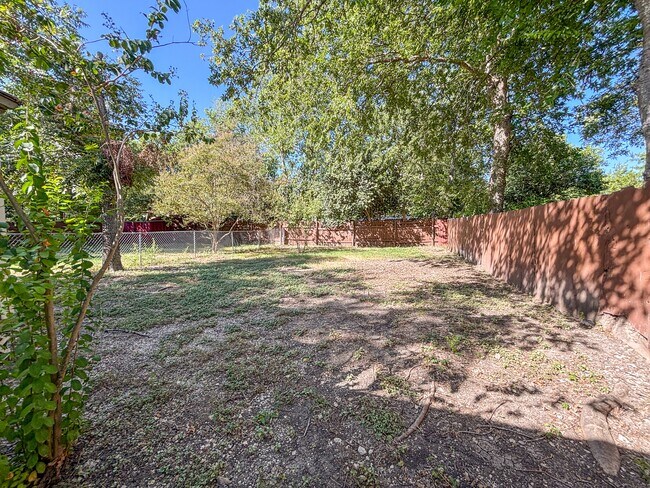 Building Photo - 124 S Krueger Ave