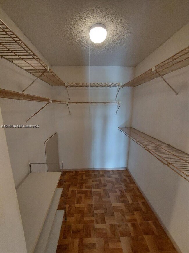 Building Photo - 16851 NE 23rd Ave