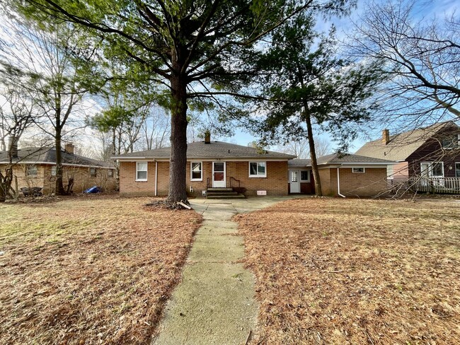 Building Photo - Three Bedroom Ranch in Northeast Grand Rapids