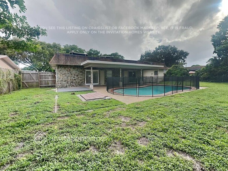 Building Photo - 7521 NW 13th Ct