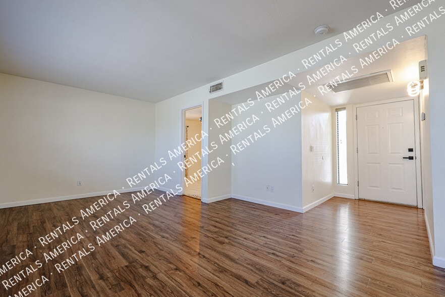 Building Photo - 2548 W Canyon Crest Cir