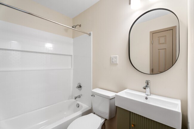 Building Photo - 404 S Audubon Ave