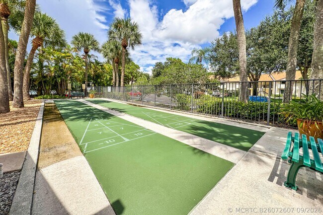Building Photo - 3362 Lucerne Park Dr