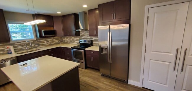 Building Photo - Extraordinary Townhome in Carbondale's South West