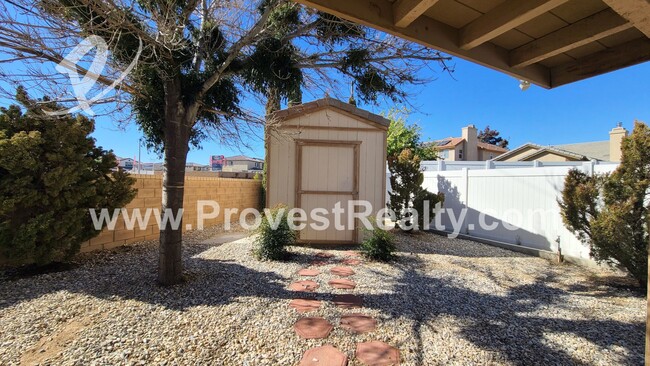 Building Photo - 3 Bedroom 2 Bath Hesperia Home with a bonu...