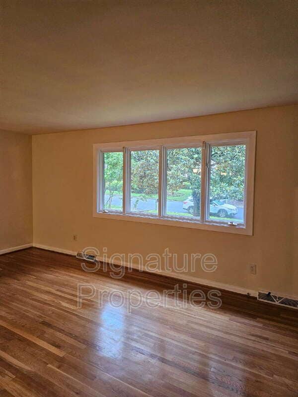 Building Photo - 8402 Kalb Rd