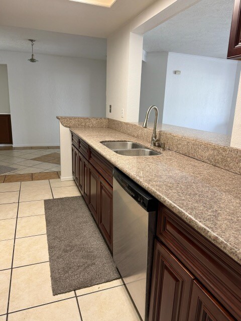 Building Photo - 1010 E Washington Ave