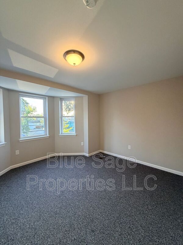 Building Photo - 44 W Winona Ave