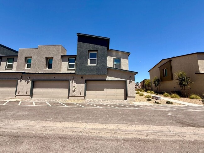 Building Photo - BRAND NEW 3 BED 2.5 BATH 2 CAR GARAGE TOWN...