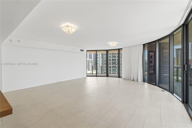 Building Photo - 1000 Brickell Plaza