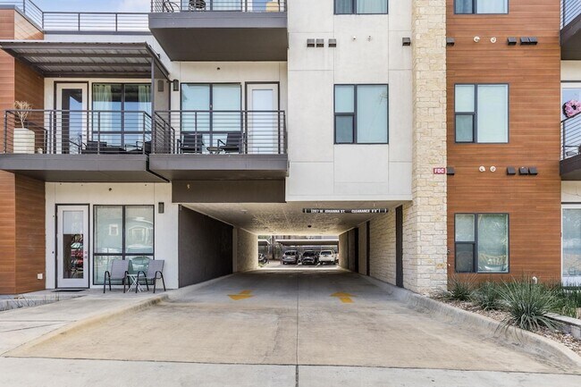 Building Photo - 207 W Johanna St
