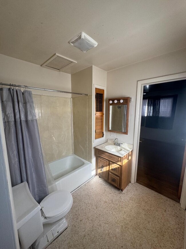 Building Photo - 1336 1st W Ave