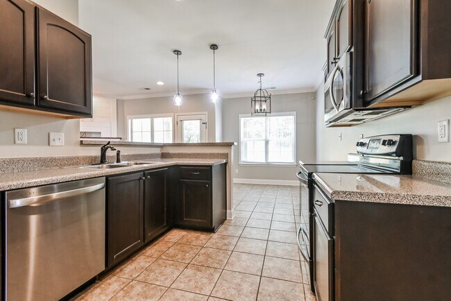 Building Photo - 2580 Woodcutter Dr