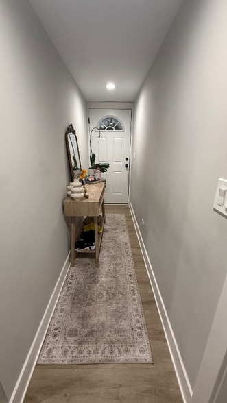 Building Photo - 2175 N Maplewood Ave