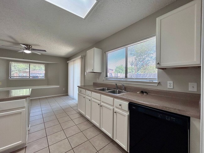 Building Photo - 3647 Bass Loop
