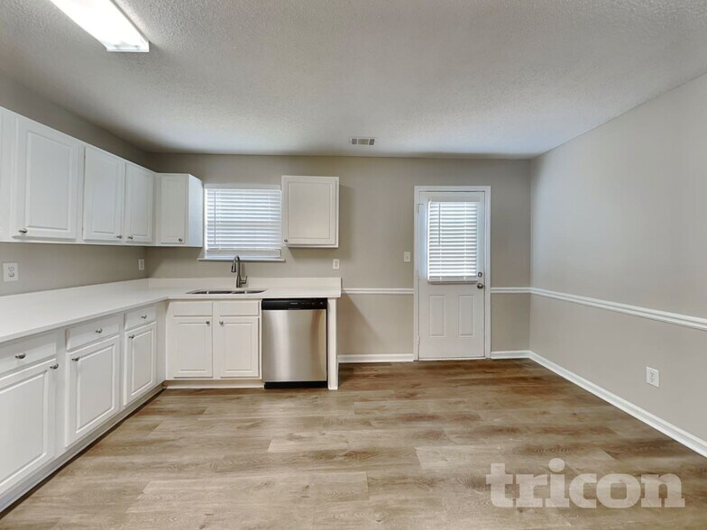 Building Photo - 207 Crystal Ct