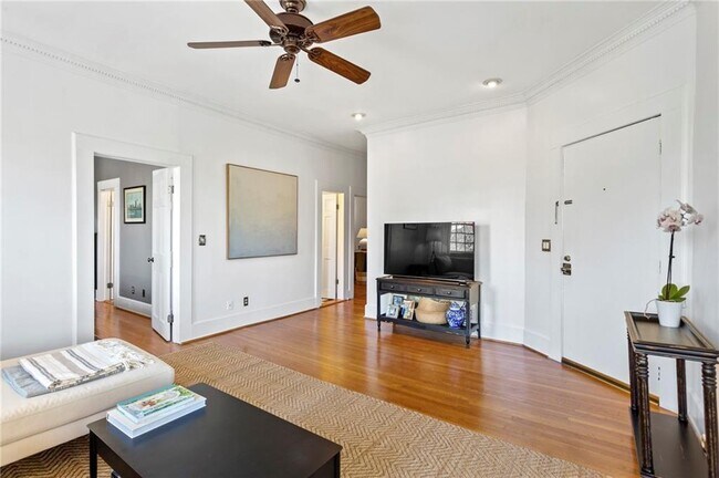 Building Photo - 1 S Prado NE