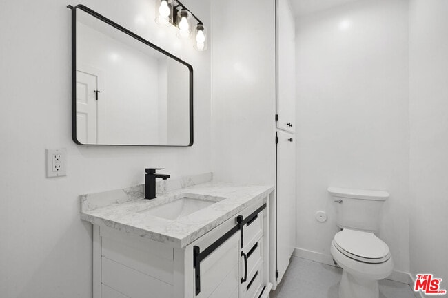 Building Photo - 914 Evergreen St