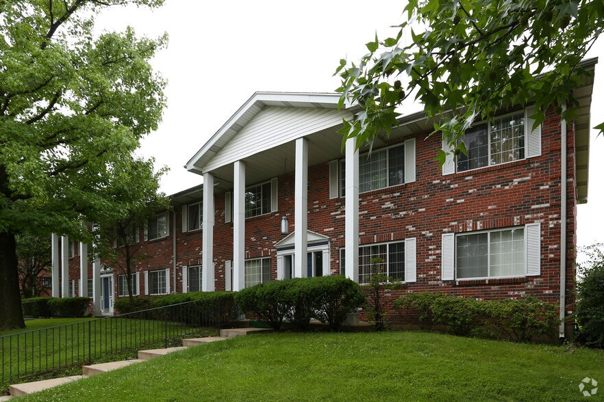 Cross Keys Apartments 3209 Cross Keys Dr Florissant MO 63033