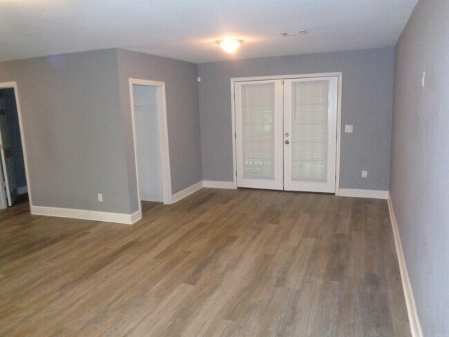 Building Photo - 3402 Lehigh Dr