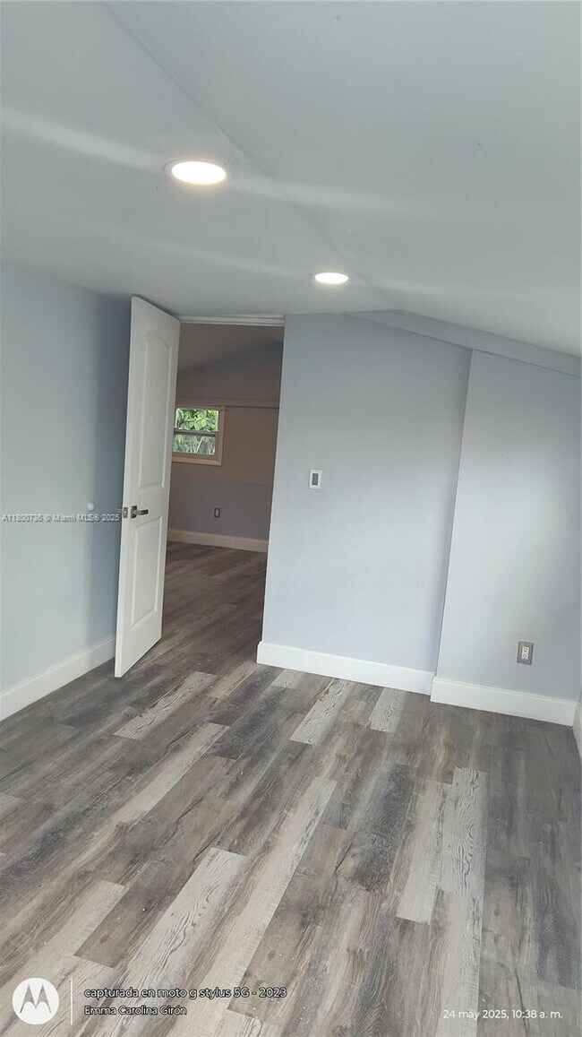 Building Photo - 115 Walker Ave