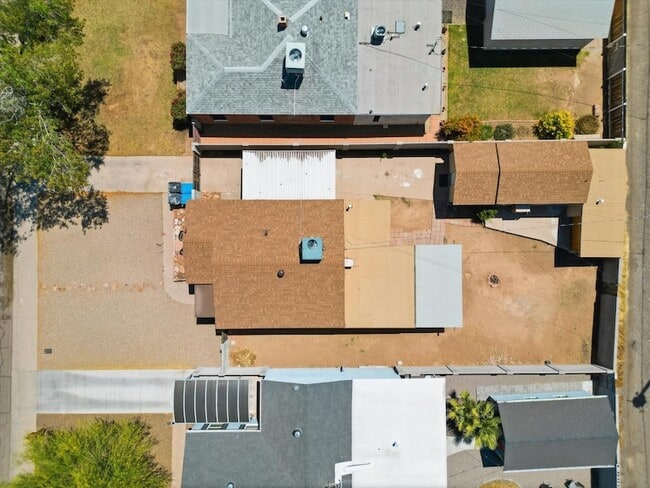 Building Photo - 361 E Clarendon Ave