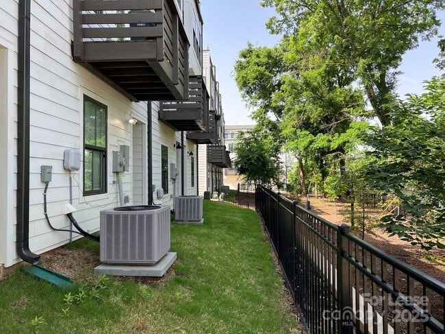 Building Photo - 608 Old Dominion Dr