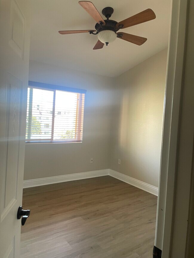 Building Photo - 3969 Nobel Dr