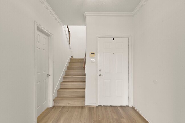 Building Photo - 20910 Sun Creek Dr