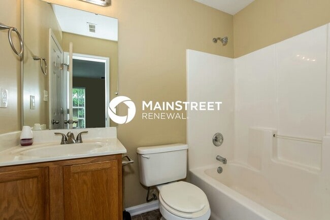 Building Photo - 3 Bedroom Pet-Friendly Home in Charlotte, NC with Main Street Renewal