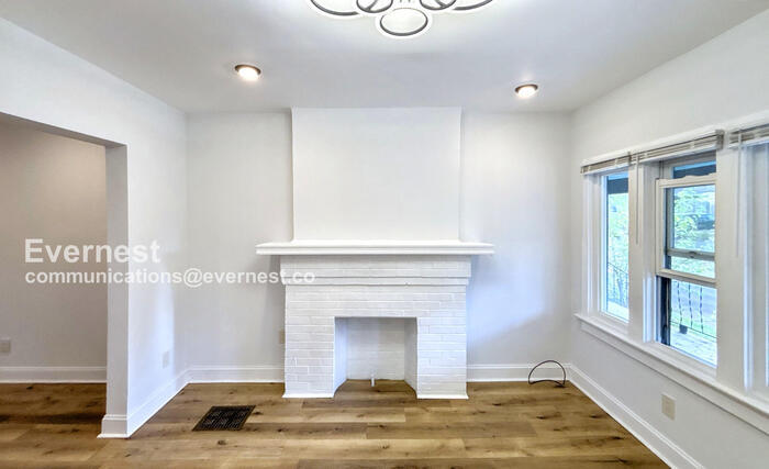 Building Photo - 1442 Hamlet St